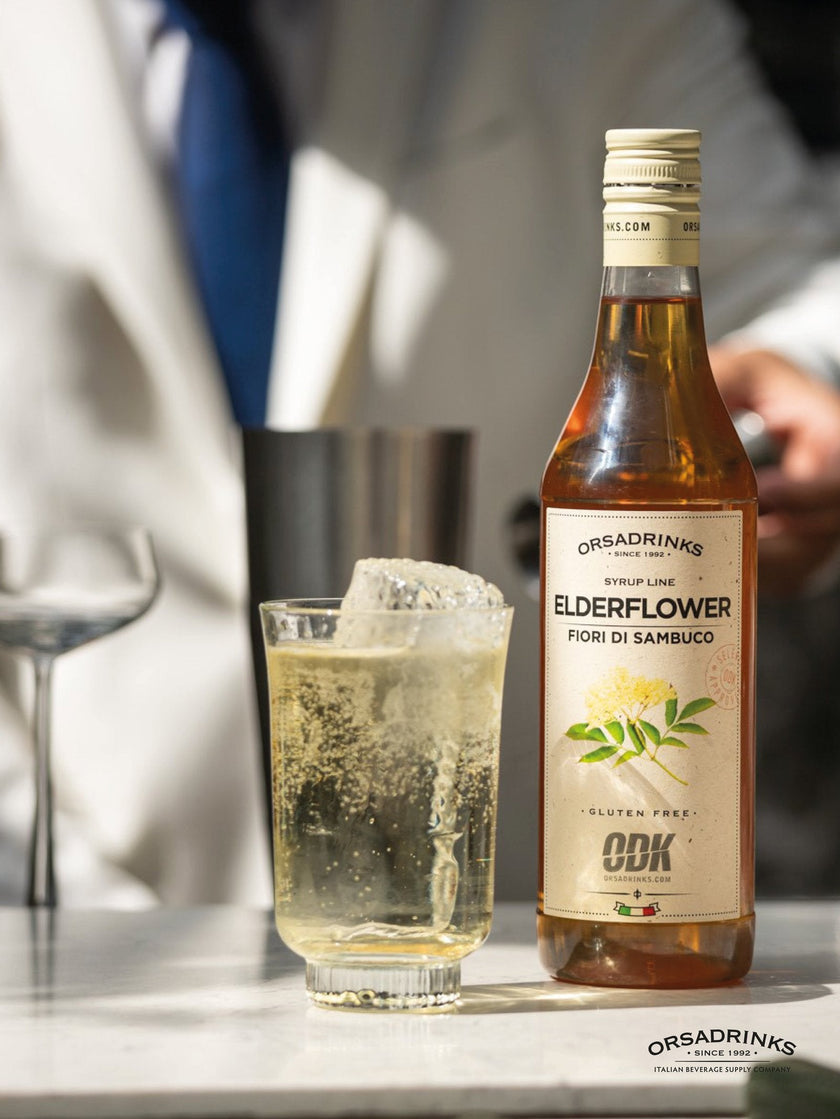 Fläder Gin Fizz med ODK Fläder Syrup och bubblande highball
